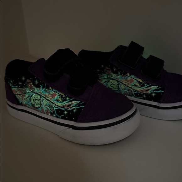✨ VANS GLOW in the DARK Wizard and Skull Purple and Black Old Skool Shoes size 5 - Picture 2 of 6